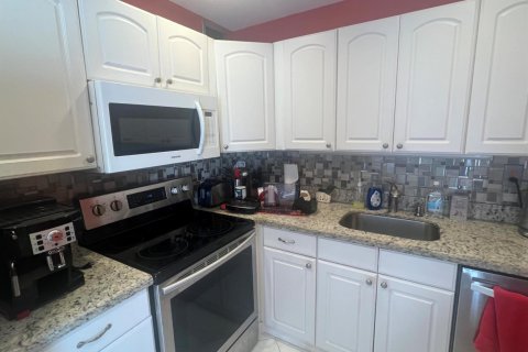 Condo in Delray Beach, Florida, 2 bedrooms  № 2243522 - photo 4