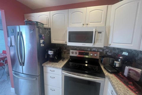 Condo in Delray Beach, Florida, 2 bedrooms  № 2243522 - photo 5