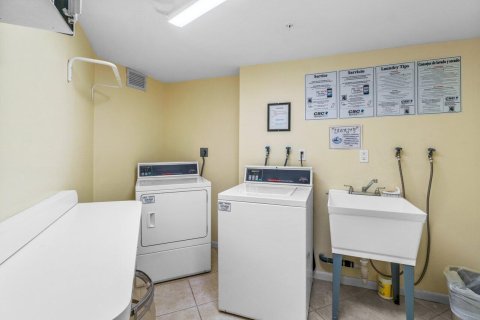 Copropriété à louer à West Palm Beach, Floride: 2 chambres, 125.23 m2 № 1002679 - photo 1