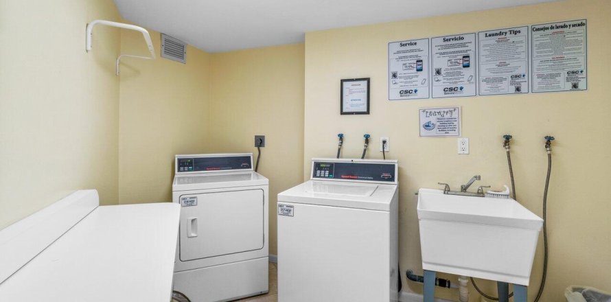 Condo à West Palm Beach, Floride, 2 chambres № 1002679