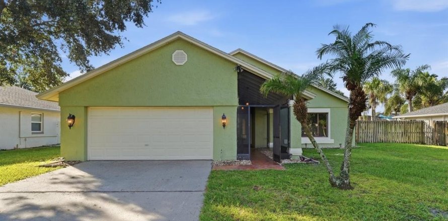 House in Orlando, Florida 3 bedrooms, 135.92 sq.m. № 2342059
