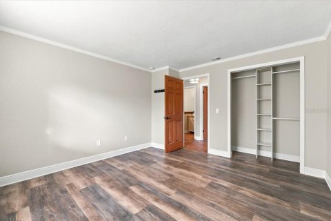 House in Orlando, Florida 3 bedrooms, 135.92 sq.m. № 2342059 - photo 12