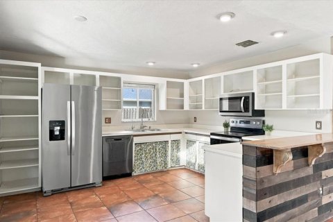 House in Orlando, Florida 3 bedrooms, 135.92 sq.m. № 2342059 - photo 9