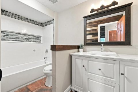 House in Orlando, Florida 3 bedrooms, 135.92 sq.m. № 2342059 - photo 11
