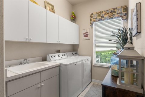 House in Spring Hill, Florida 3 bedrooms, 269.88 sq.m. № 1666988 - photo 24