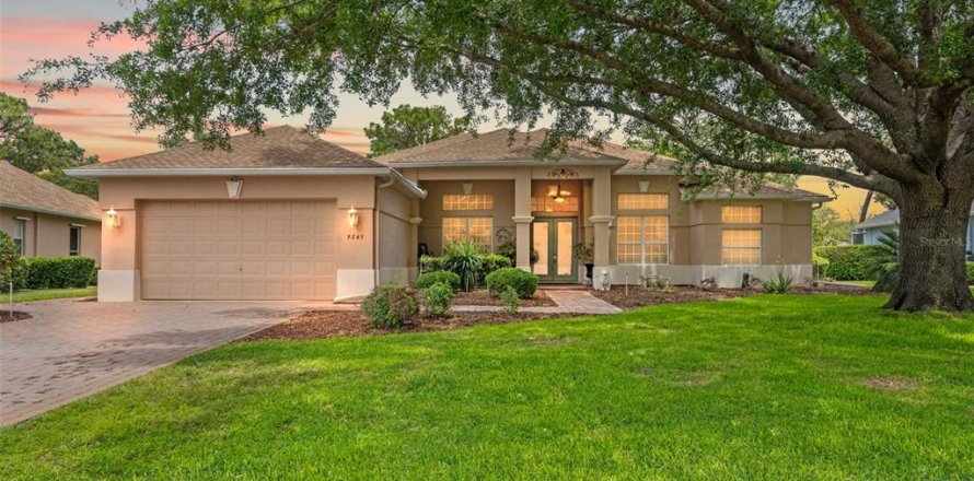 House in Spring Hill, Florida 3 bedrooms, 269.88 sq.m. № 1666988