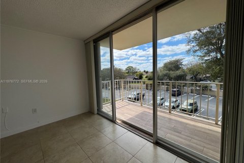 Condo in Miami, Florida, 1 bedroom  № 2040690 - photo 2