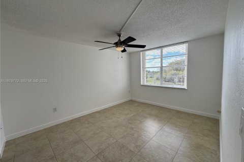 Condo in Miami, Florida, 1 bedroom  № 2040690 - photo 8