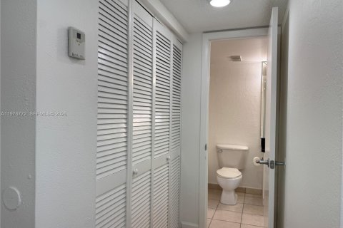 Condo in Miami, Florida, 1 bedroom  № 2040690 - photo 15