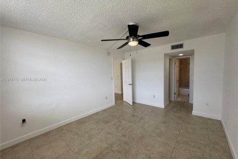 Condo in Miami, Florida, 1 bedroom  № 2040690 - photo 9