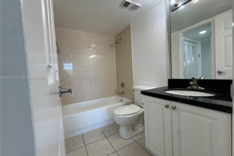Condo in Miami, Florida, 1 bedroom  № 2040690 - photo 10
