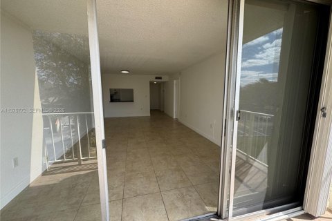 Condo in Miami, Florida, 1 bedroom  № 2040690 - photo 7