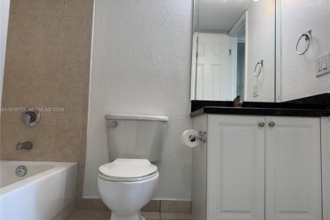 Condo in Miami, Florida, 1 bedroom  № 2040690 - photo 11