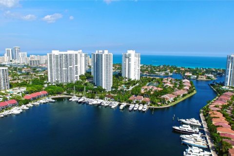 Condominio en alquiler en Aventura, Florida, 3 dormitorios, 245.26 m2 № 1936286 - foto 2