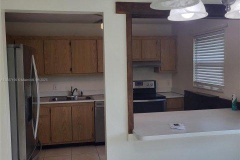 Villa ou maison à louer à Royal Palm Beach, Floride: 3 chambres, 116.41 m2 № 1933730 - photo 10