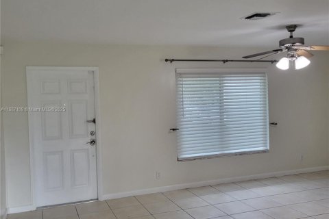 Villa ou maison à louer à Royal Palm Beach, Floride: 3 chambres, 116.41 m2 № 1933730 - photo 3