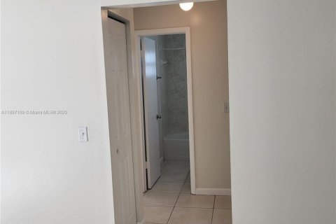 Villa ou maison à louer à Royal Palm Beach, Floride: 3 chambres, 116.41 m2 № 1933730 - photo 6