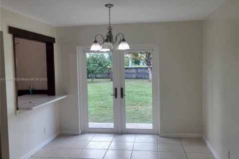 Villa ou maison à louer à Royal Palm Beach, Floride: 3 chambres, 116.41 m2 № 1933730 - photo 9