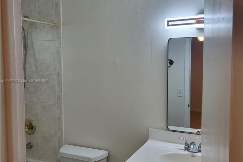 Villa ou maison à louer à Royal Palm Beach, Floride: 3 chambres, 116.41 m2 № 1933730 - photo 16