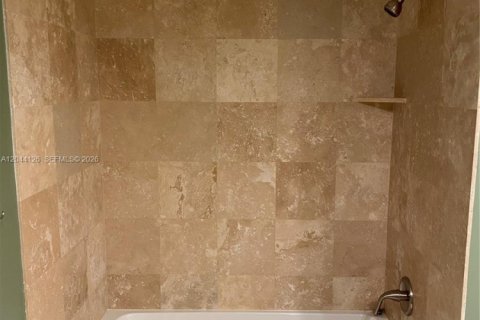 Condo in Hallandale Beach, Florida, 1 bedroom  № 2145939 - photo 22
