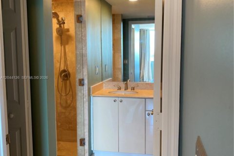 Condo in Hallandale Beach, Florida, 1 bedroom  № 2145939 - photo 25