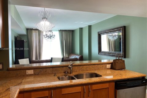 Condo in Hallandale Beach, Florida, 1 bedroom  № 2145939 - photo 7