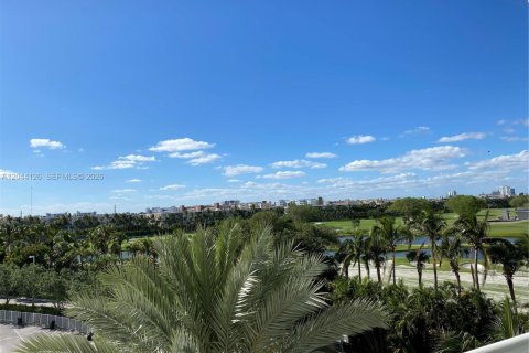 Condo in Hallandale Beach, Florida, 1 bedroom  № 2145939 - photo 13