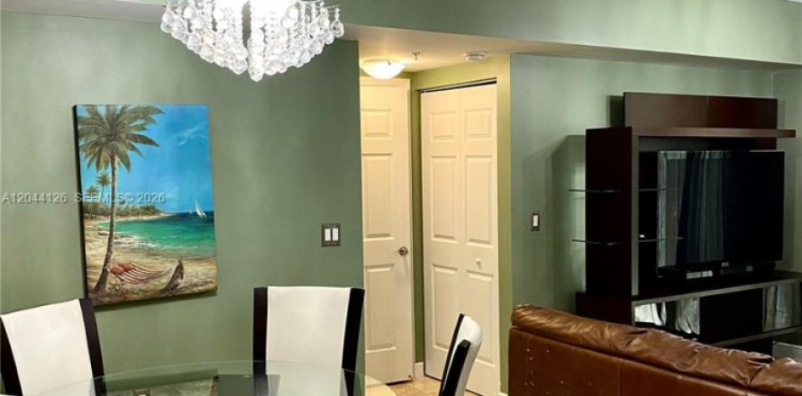 Condo in Hallandale Beach, Florida, 1 bedroom  № 2145939