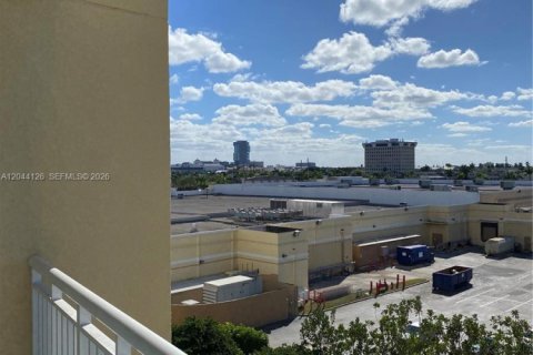 Condo in Hallandale Beach, Florida, 1 bedroom  № 2145939 - photo 17
