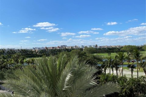 Condo in Hallandale Beach, Florida, 1 bedroom  № 2145939 - photo 12