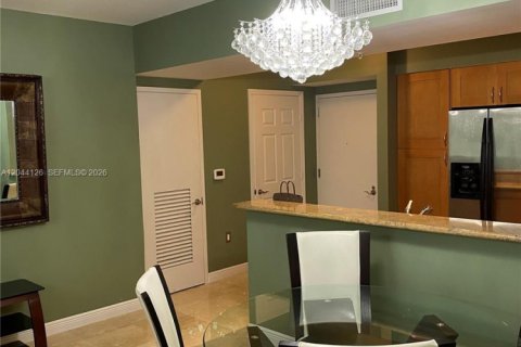 Condo in Hallandale Beach, Florida, 1 bedroom  № 2145939 - photo 2