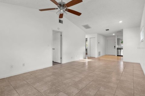 Condominio en venta en Winter Haven, Florida, 2 dormitorios, 79.06 m2 № 2150335 - foto 7