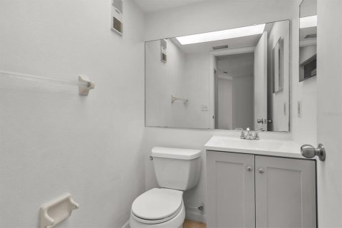 Condominio en venta en Winter Haven, Florida, 2 dormitorios, 79.06 m2 № 2150335 - foto 13