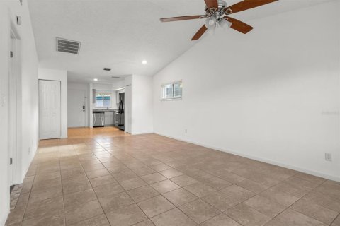 Condominio en venta en Winter Haven, Florida, 2 dormitorios, 79.06 m2 № 2150335 - foto 6