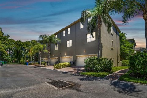 Adosado en venta en Seminole, Florida, 3 dormitorios, 175.12 m2 № 1574498 - foto 1