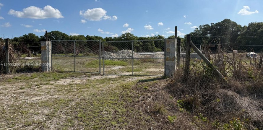 Земельный участок в Клуистон, Флорида № 2057705