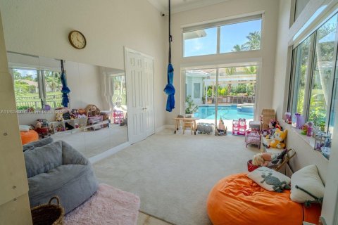 House in Weston, Florida 4 bedrooms, 400.97 sq.m. № 1945152 - photo 25