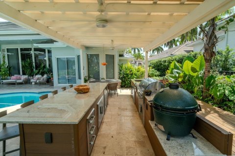 House in Weston, Florida 4 bedrooms, 400.97 sq.m. № 1945152 - photo 14