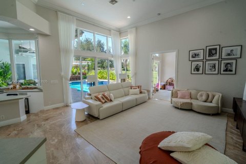 House in Weston, Florida 4 bedrooms, 400.97 sq.m. № 1945152 - photo 27