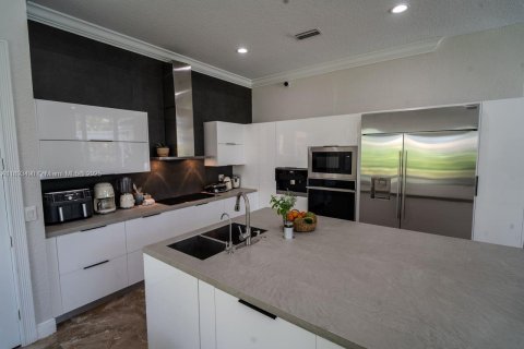 House in Weston, Florida 4 bedrooms, 400.97 sq.m. № 1945152 - photo 29