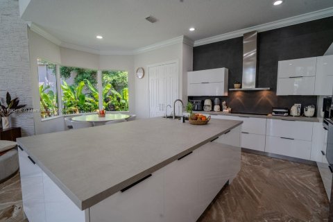 House in Weston, Florida 4 bedrooms, 400.97 sq.m. № 1945152 - photo 30