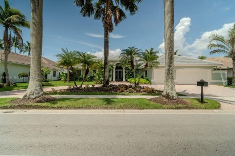 House in Weston, Florida 4 bedrooms, 400.97 sq.m. № 1945152 - photo 7