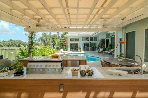 House in Weston, Florida 4 bedrooms, 400.97 sq.m. № 1945152 - photo 11