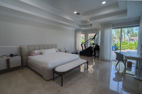 House in Weston, Florida 4 bedrooms, 400.97 sq.m. № 1945152 - photo 3