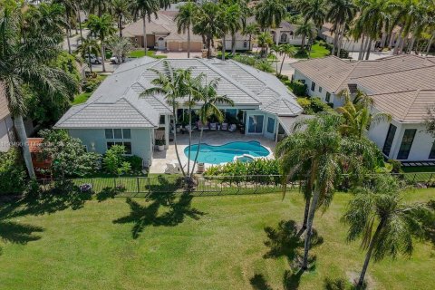 House in Weston, Florida 4 bedrooms, 400.97 sq.m. № 1945152 - photo 2