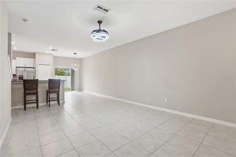 Townhouse in Sun City Center, Florida 3 bedrooms, 154.5 sq.m. № 2396229 - photo 12