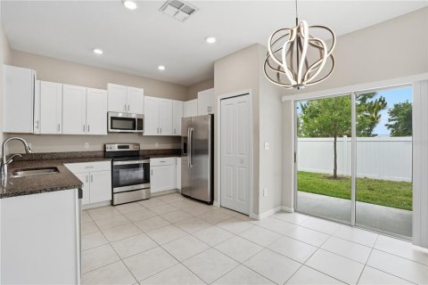 Townhouse in Sun City Center, Florida 3 bedrooms, 154.5 sq.m. № 2396229 - photo 6