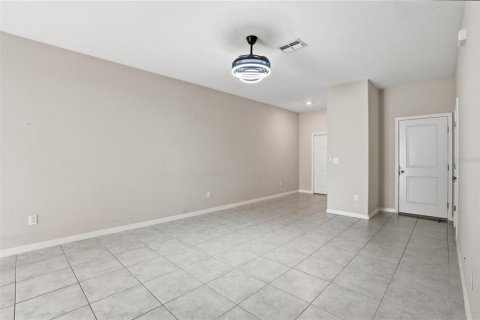 Townhouse in Sun City Center, Florida 3 bedrooms, 154.5 sq.m. № 2396229 - photo 13
