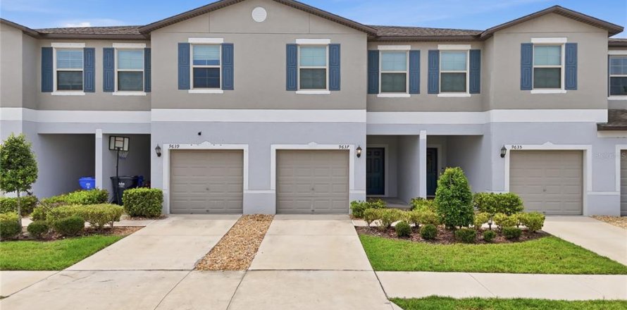 Townhouse in Sun City Center, Florida 3 bedrooms, 154.5 sq.m. № 2396229