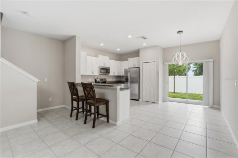 Townhouse in Sun City Center, Florida 3 bedrooms, 154.5 sq.m. № 2396229 - photo 4